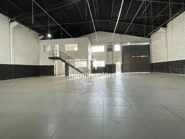 Galpão / Barracão com 560m², para alugar, no bairro Jardim das Bandeiras em Campinas