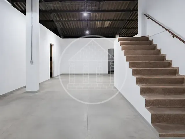 Galpão / Barracão com 2000m², à venda ou para alugar, no bairro Socorro em São Paulo