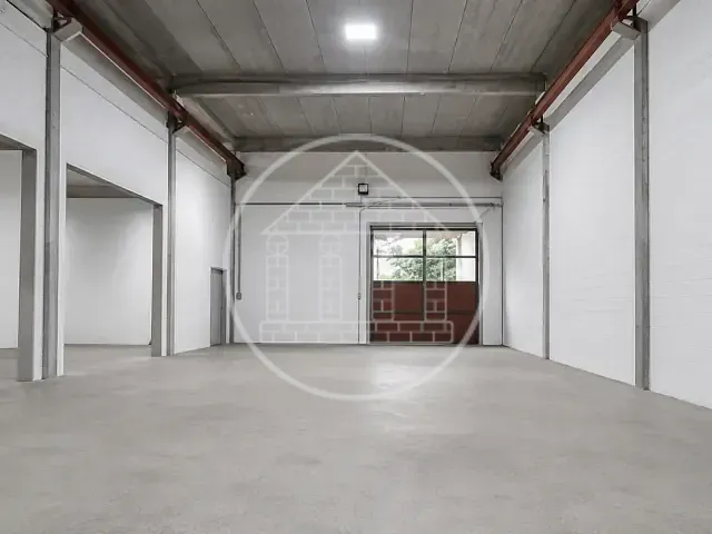 Galpão / Barracão com 2000m², à venda ou para alugar, no bairro Socorro em São Paulo