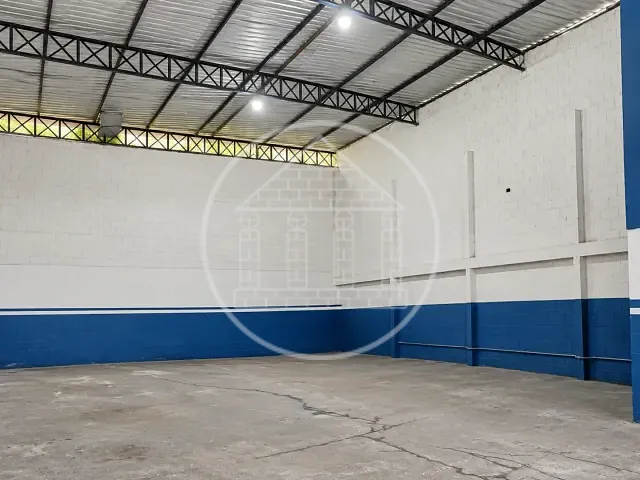 Galpão / Barracão com 300m², para alugar, no bairro Jardim Maria Rita em São Paulo