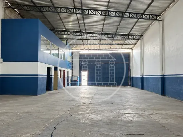 Galpão / Barracão com 300m², para alugar, no bairro Jardim Maria Rita em São Paulo