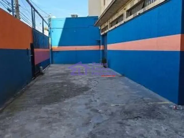 Galpão / Barracão com 244m², para alugar, no bairro Vila Invernada em São Paulo
