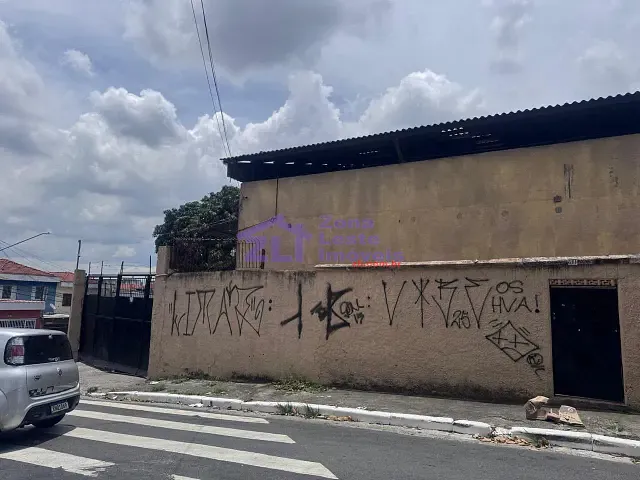 Galpão / Barracão à venda ou para alugar, no bairro Vila Mesquita em São Paulo