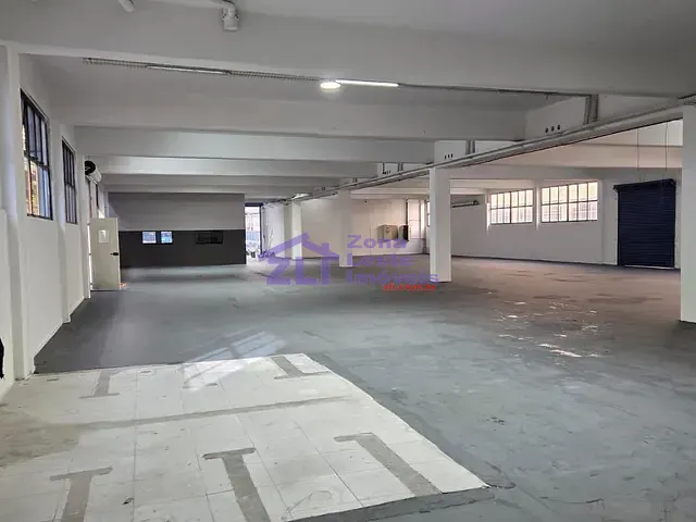 Galpão / Barracão à venda ou para alugar, no bairro Lapa de Baixo em São Paulo