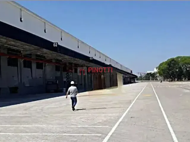 Galpão / Barracão para alugar, no bairro Batistini em São Bernardo do Campo