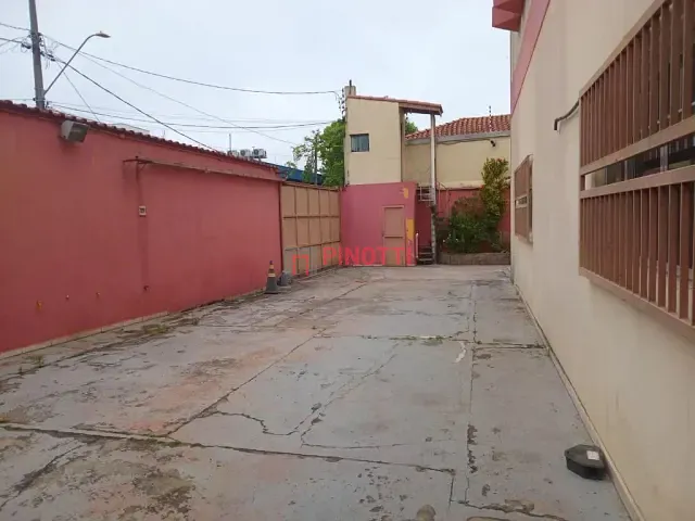 Galpão / Barracão à venda ou para alugar, no bairro Vila Príncipe de Gales em Santo André
