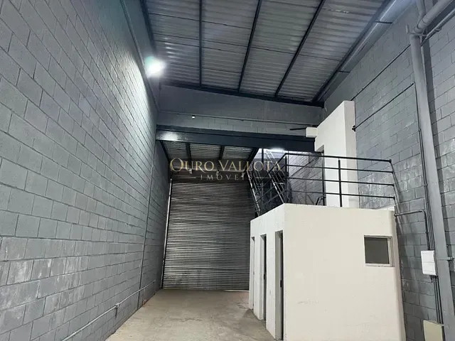 Galpão / Barracão com 200m², para alugar, no bairro Vila Invernada em São Paulo