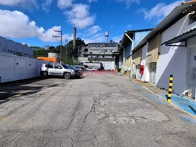 Galpão / Barracão para alugar, no bairro Jardim Calux em São Bernardo do Campo