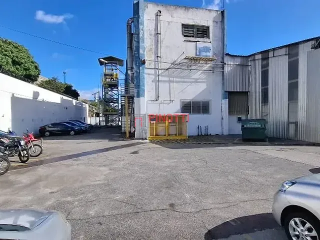 Galpão / Barracão para alugar, no bairro Jardim Calux em São Bernardo do Campo