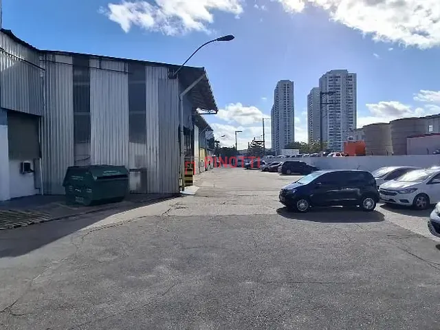 Galpão / Barracão para alugar, no bairro Jardim Calux em São Bernardo do Campo