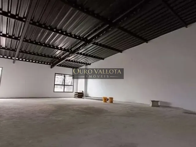 Galpão / Barracão com 300m², para alugar, no bairro Vila Dom Pedro I em São Paulo