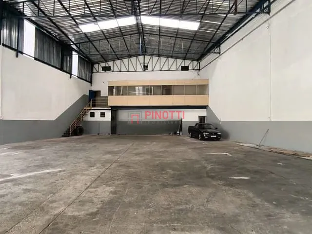 Galpão / Barracão à venda ou para alugar, no bairro Batistini em São Bernardo do Campo