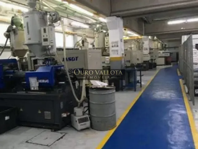 Galpão / Barracão com 2400m², à venda, no bairro Vila Nova York em São Paulo