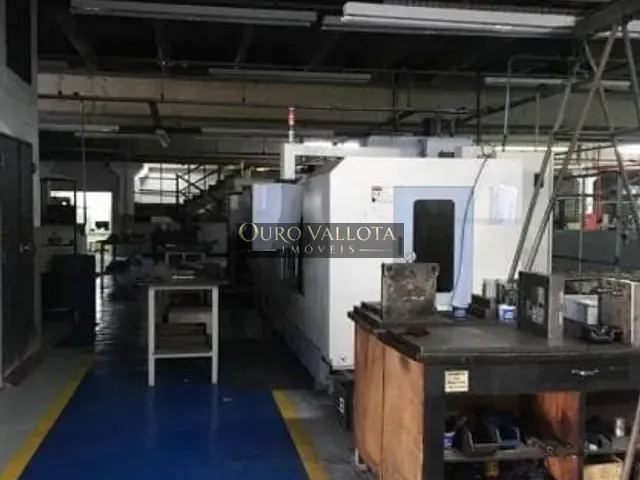 Galpão / Barracão com 2400m², à venda, no bairro Vila Nova York em São Paulo