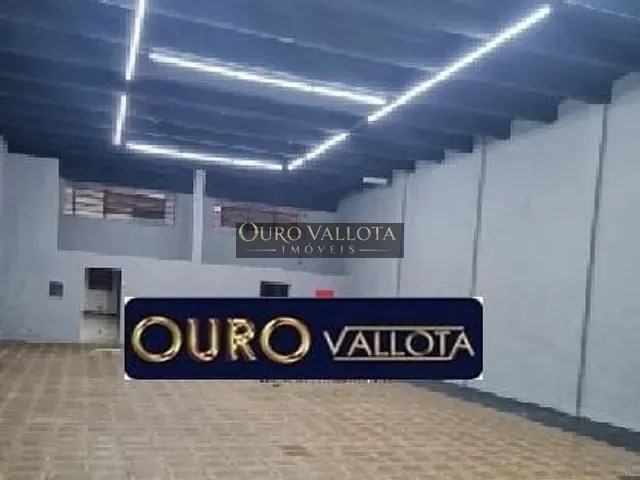 Galpão / Barracão com 750m², para alugar, no bairro Vila Regente Feijó em São Paulo