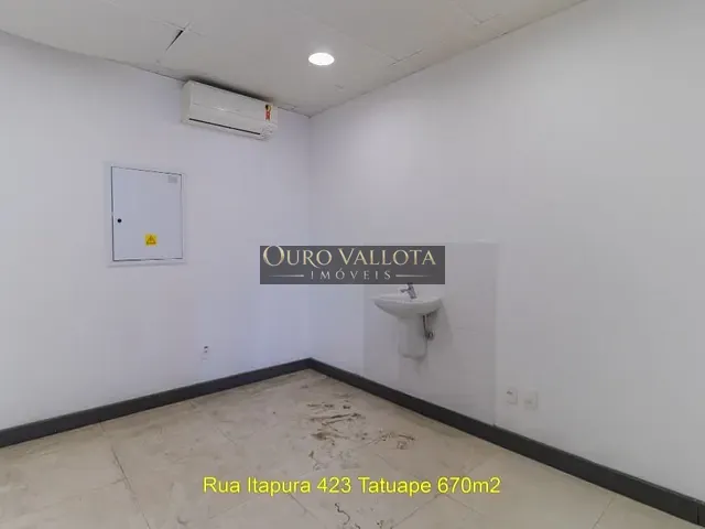 Galpão / Barracão com 670m², para alugar, no bairro Vila Gomes Cardim em São Paulo