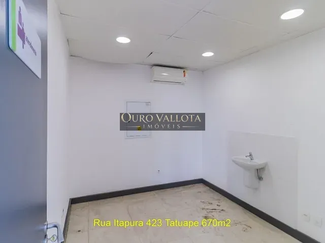 Galpão / Barracão com 670m², para alugar, no bairro Vila Gomes Cardim em São Paulo