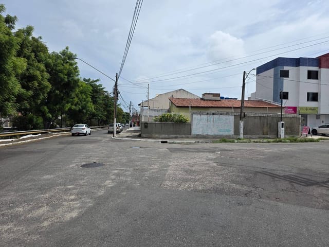 Casa com 300m² 3 quartos e 1 banheiro, à venda, no bairro Luzia em Aracaju