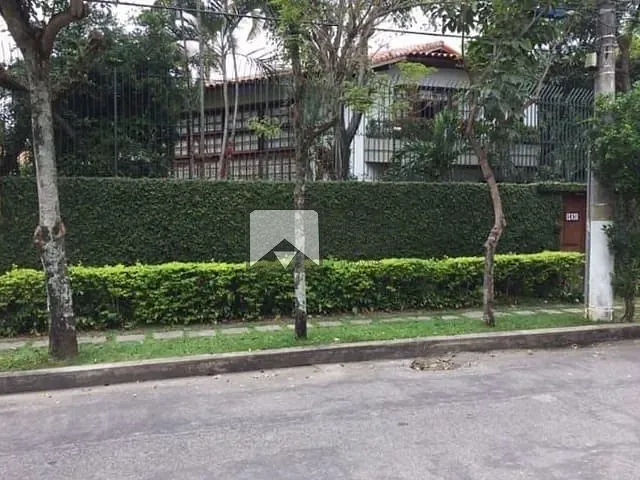 Casa com 930m² 5 quartos e 6 banheiros, à venda, no bairro São Francisco em Niterói
