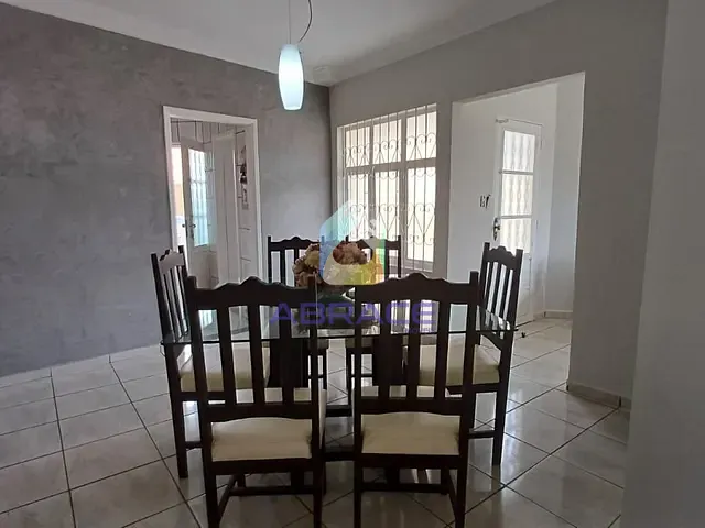 Casa com 360m² 3 quartos e 3 banheiros, para alugar, no bairro Vila Ipiranga em Campo Grande