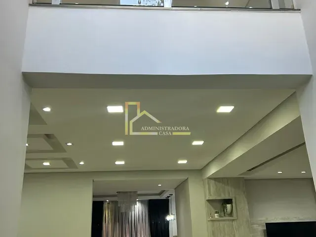 Casa 3 quartos e 4 banheiros, à venda, no bairro Boqueirão em Curitiba