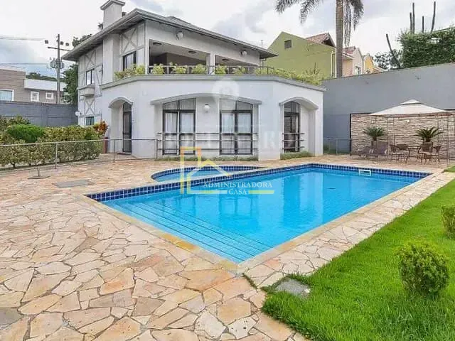 Casa 3 quartos e 4 banheiros, à venda, no bairro Boqueirão em Curitiba