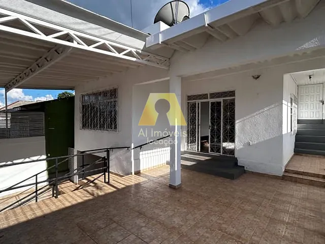 Casa 3 quartos e 4 banheiros, para alugar, no bairro Centro em Rio Branco