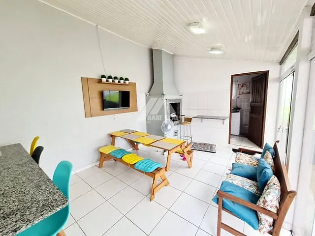 Casa com 748m² 3 quartos e 2 banheiros, à venda, no bairro Neves em Ponta Grossa
