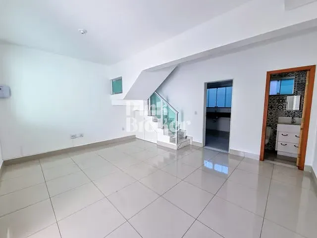 Casa com 135m² 3 quartos e 4 banheiros, à venda, no bairro Cabral em Contagem