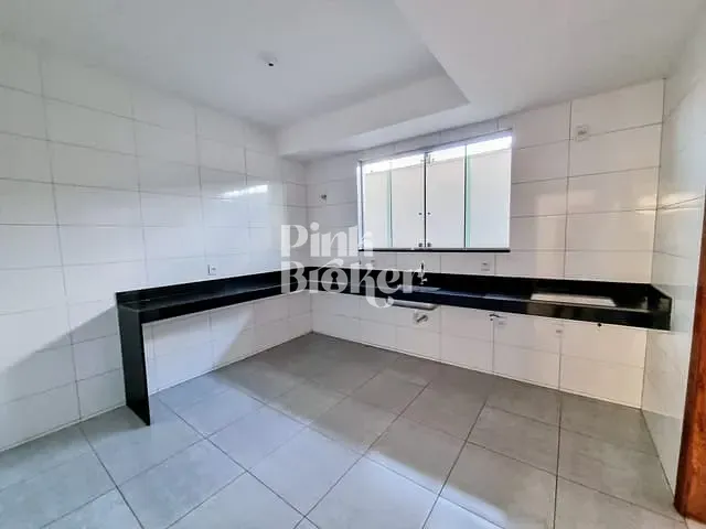Casa com 135m² 3 quartos e 4 banheiros, à venda, no bairro Cabral em Contagem