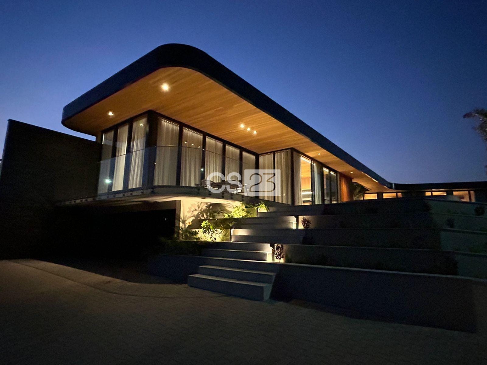 Casa à venda com 4 quartos, 448m² - Foto 1