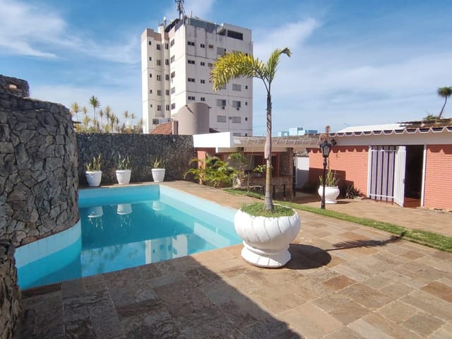 Casa à Venda no Setor Sul, próx. a churrascaria Favo de Mel!