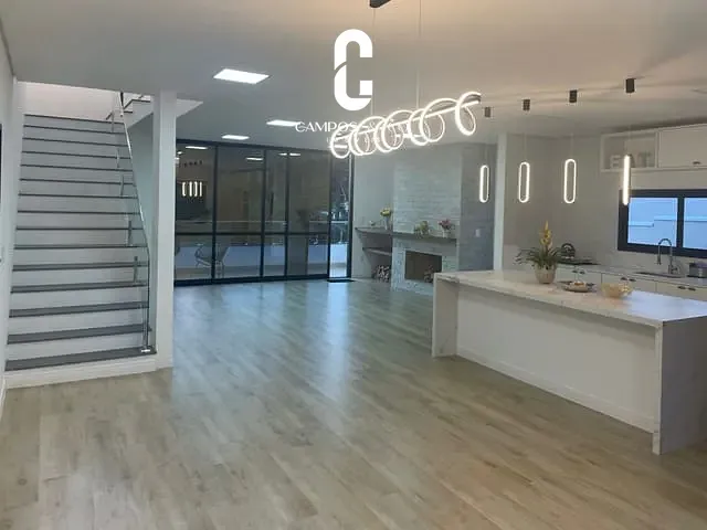 Casa com 500m² 5 quartos e 5 banheiros, à venda, no bairro Vila Matilde em Campos do Jordão