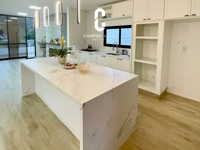 Casa com 500m² 5 quartos e 5 banheiros, à venda, no bairro Vila Matilde em Campos do Jordão