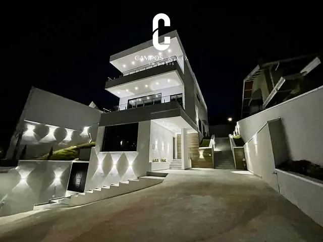 Casa com 500m² 5 quartos e 5 banheiros, à venda, no bairro Vila Matilde em Campos do Jordão