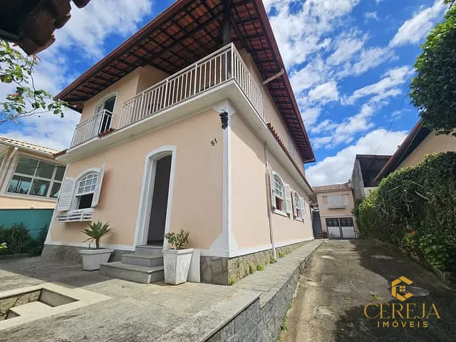 Casa com 360m² 4 quartos e 3 banheiros, à venda, no bairro Vila Guarani em Nova Friburgo