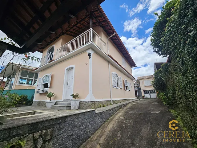 Casa com 360m² 4 quartos e 3 banheiros, à venda, no bairro Vila Guarani em Nova Friburgo