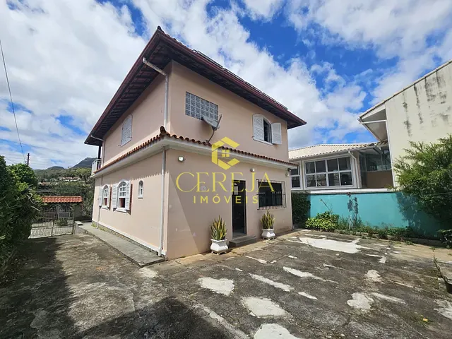 Casa com 360m² 4 quartos e 3 banheiros, à venda, no bairro Vila Guarani em Nova Friburgo