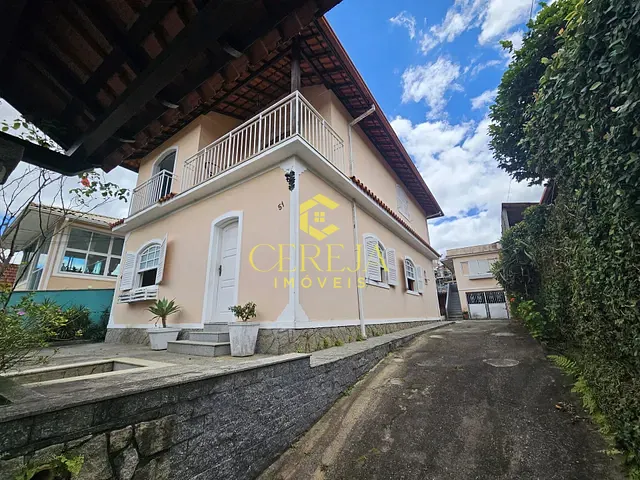 Casa com 360m² 4 quartos e 3 banheiros, à venda, no bairro Vila Guarani em Nova Friburgo