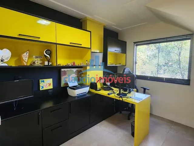 Casa com 800m² 4 quartos e 4 banheiros, à venda, no bairro Jardim Alice em Barra Mansa
