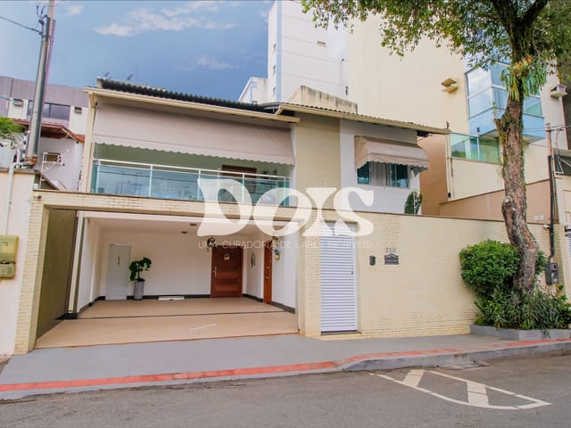 Casa Duplex na Quadra do Mar em Jardim Camburi