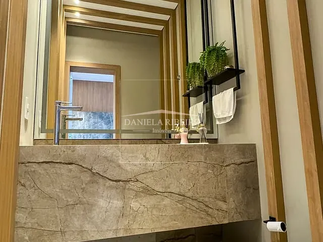 Casa com 592m² 5 quartos e 6 banheiros, à venda, no bairro Esperança em Londrina