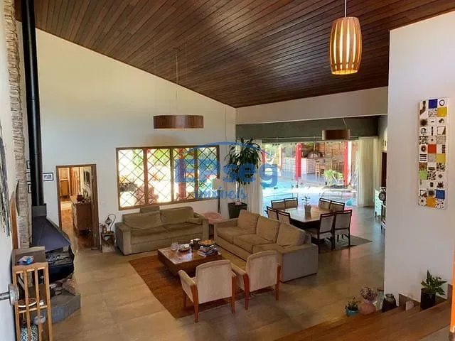 Casa com 1150m² 4 quartos e 5 banheiros, à venda, no bairro Terras de Santana em Londrina