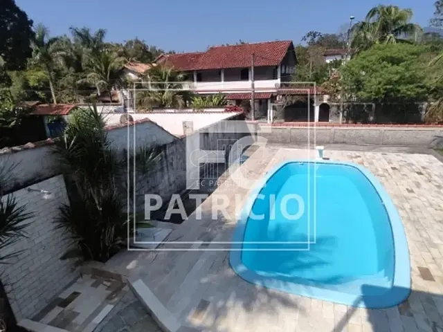 Casa com 1000m² 4 quartos e 2 banheiros, à venda ou para alugar, no bairro Caneca Fina em Guapimirim