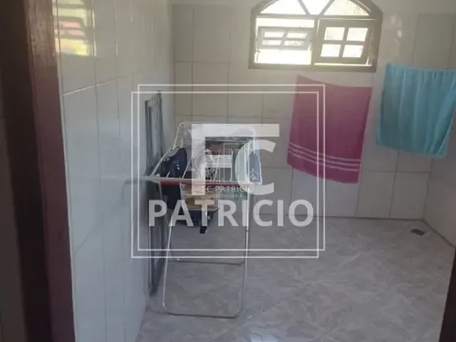 Casa com 1000m² 4 quartos e 2 banheiros, à venda ou para alugar, no bairro Caneca Fina em Guapimirim