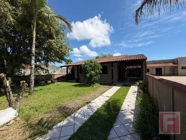 Casa 2 quartos e 1 banheiro, à venda, no bairro Rainha em Itapoá