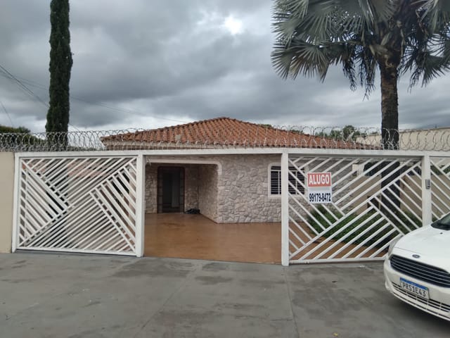 Foto do Casa - Casa para Locação 3 Quartos, 1 Suite, 4 Vagas, 400M², Cidade Jardim, Goiânia - GO | Goiânia Brokers Imobiliária