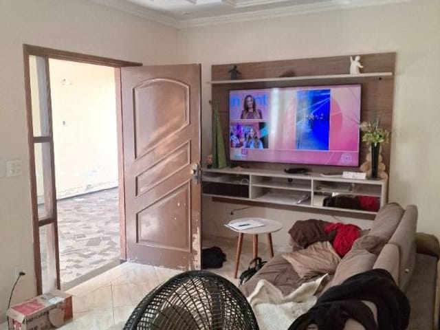 Casa com 490m² 4 quartos e 3 banheiros, para alugar, no bairro Vila Guaruja em Birigui