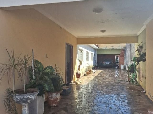Casa com 490m² 4 quartos e 3 banheiros, para alugar, no bairro Vila Guaruja em Birigui