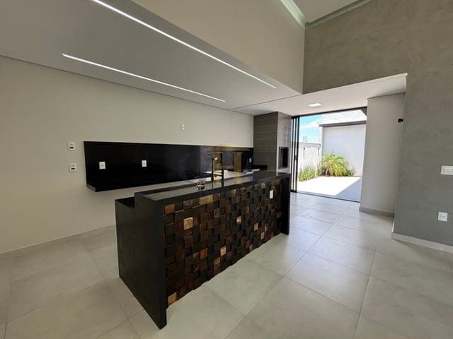 Casa com 200m² 3 quartos e 2 banheiros, à venda, no bairro CONDOMÍNIO VILLAGIO WANEL em SOROCABA